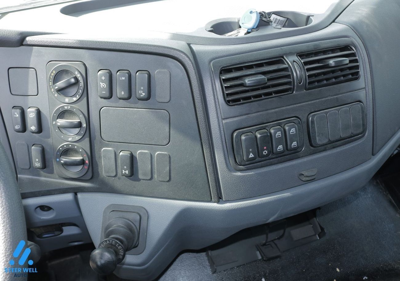 Mitsubishi Fuso FJ FJ 12 ton chassis 6 Cylinder Turbo DIESEL / export