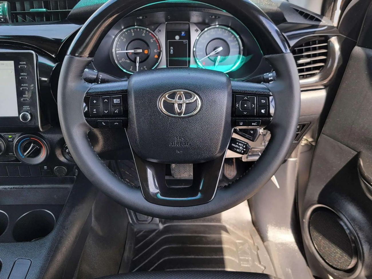 تويوتا هيلوكس 4x4 Diesel 2.8L Right hand Drive (Export Only)