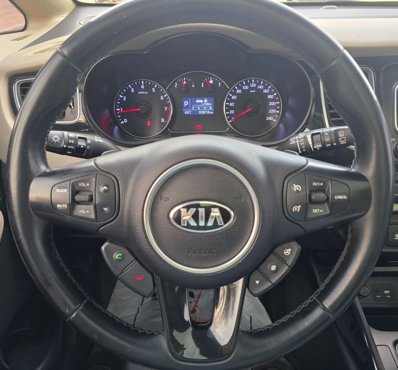 Kia Carens EX Deluxe 2.0L
