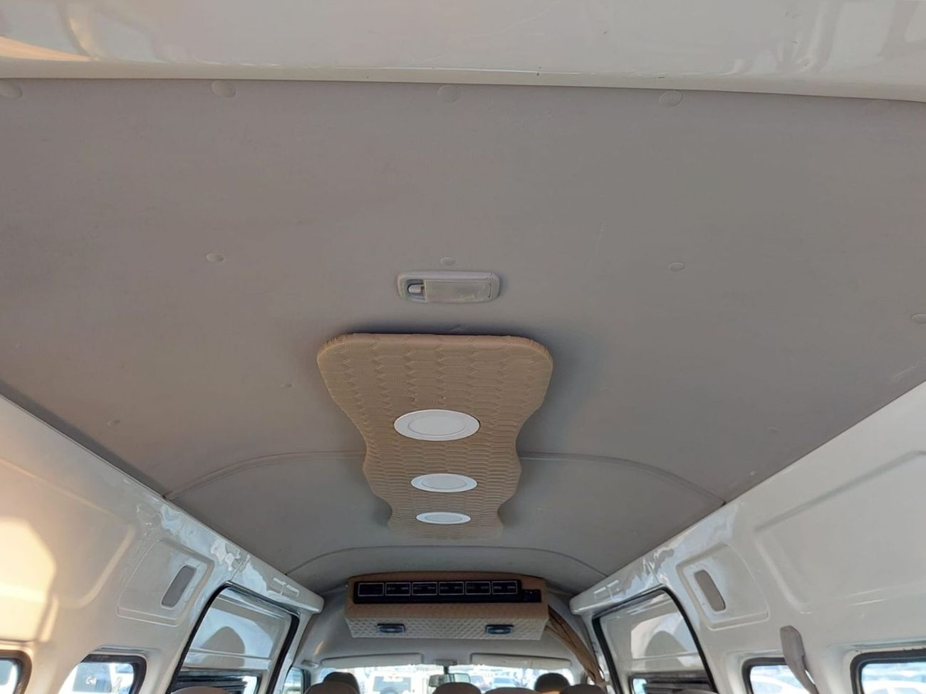 Toyota Hiace TOYOTA HIACE COMMUTER VAN RHD 2016 MODEL 3.0 L DIESEL MANUAL(PM18802)