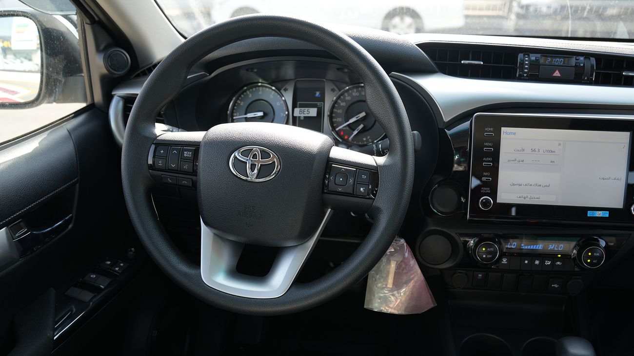 تويوتا هيلوكس SR5