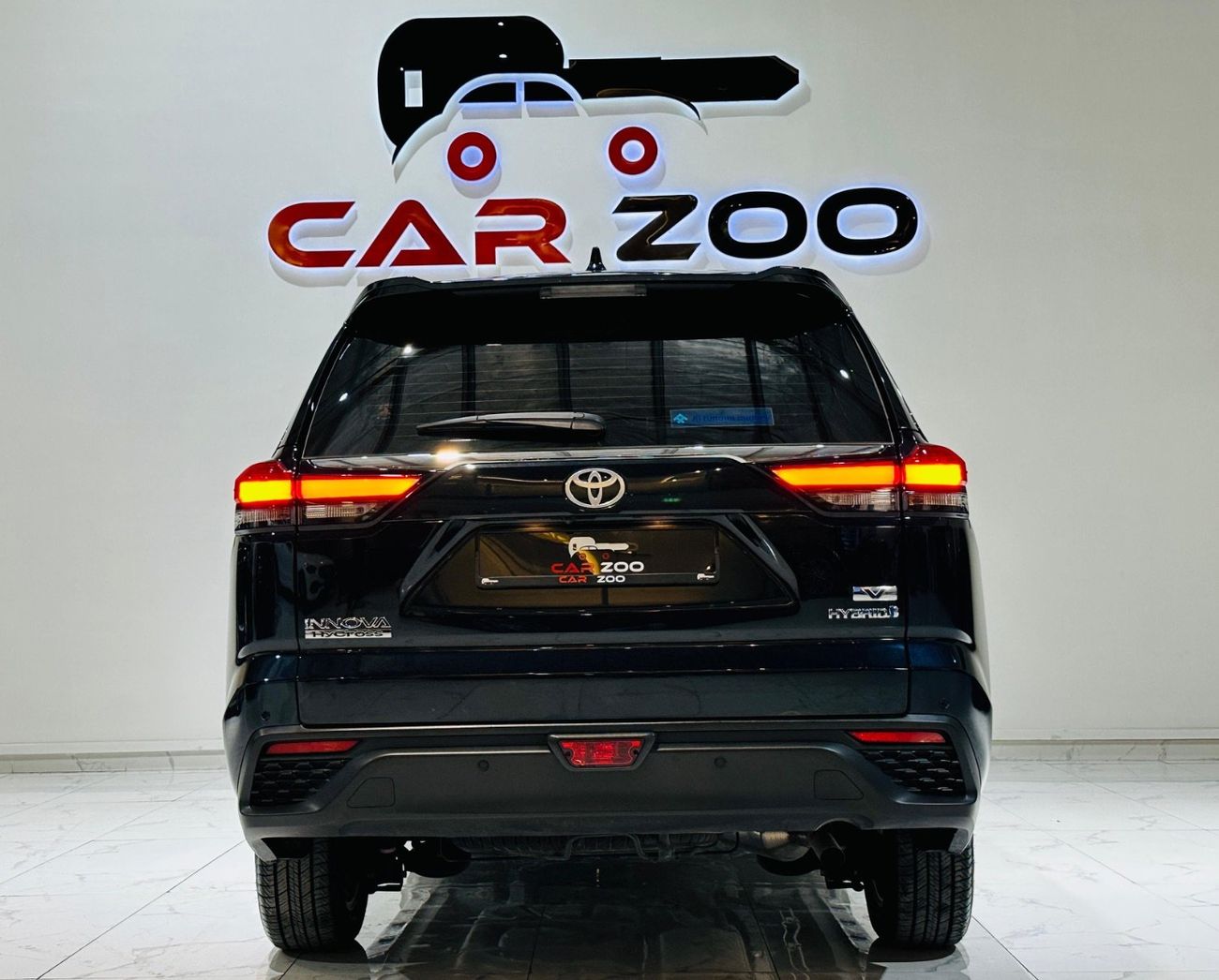 تويوتا إينوفا 2.0L HyCross 7S Hybrid