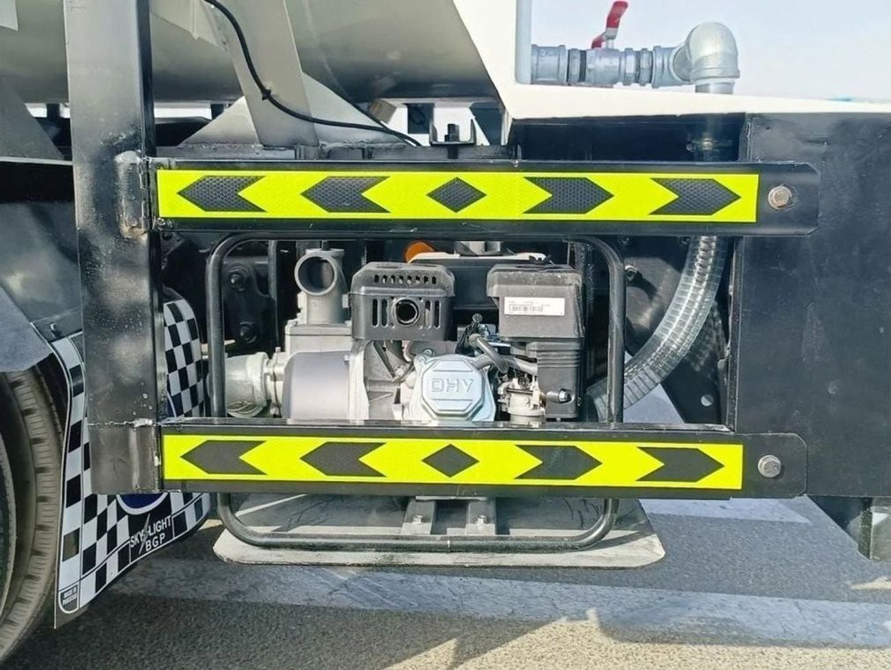 Mitsubishi Fuso Canter CANTER 4.2L WATER TANK  DIESEL WHITE 2024full