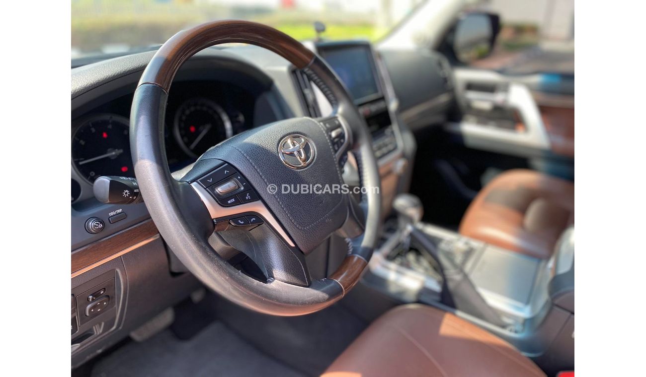 Toyota Land Cruiser VXR GCC SPEC UNDER WARRANTY