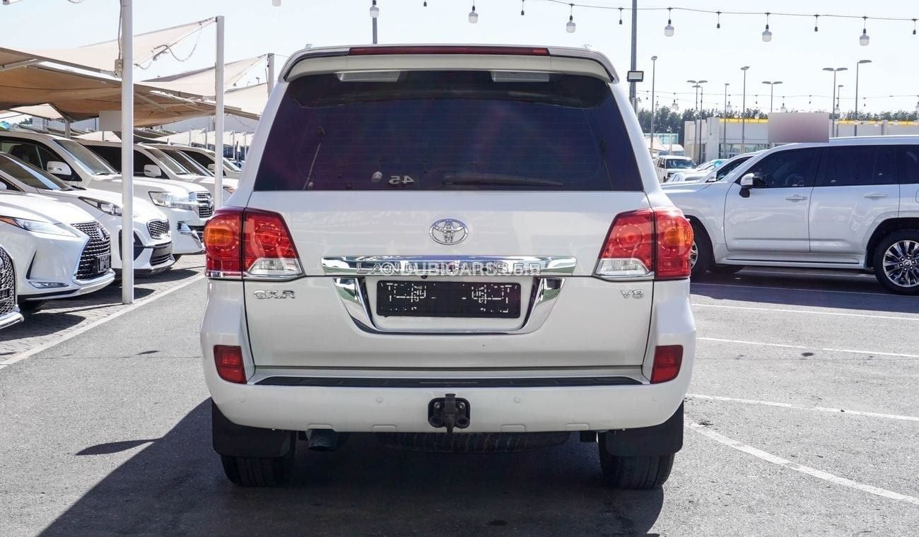 Toyota Land Cruiser GXR V8