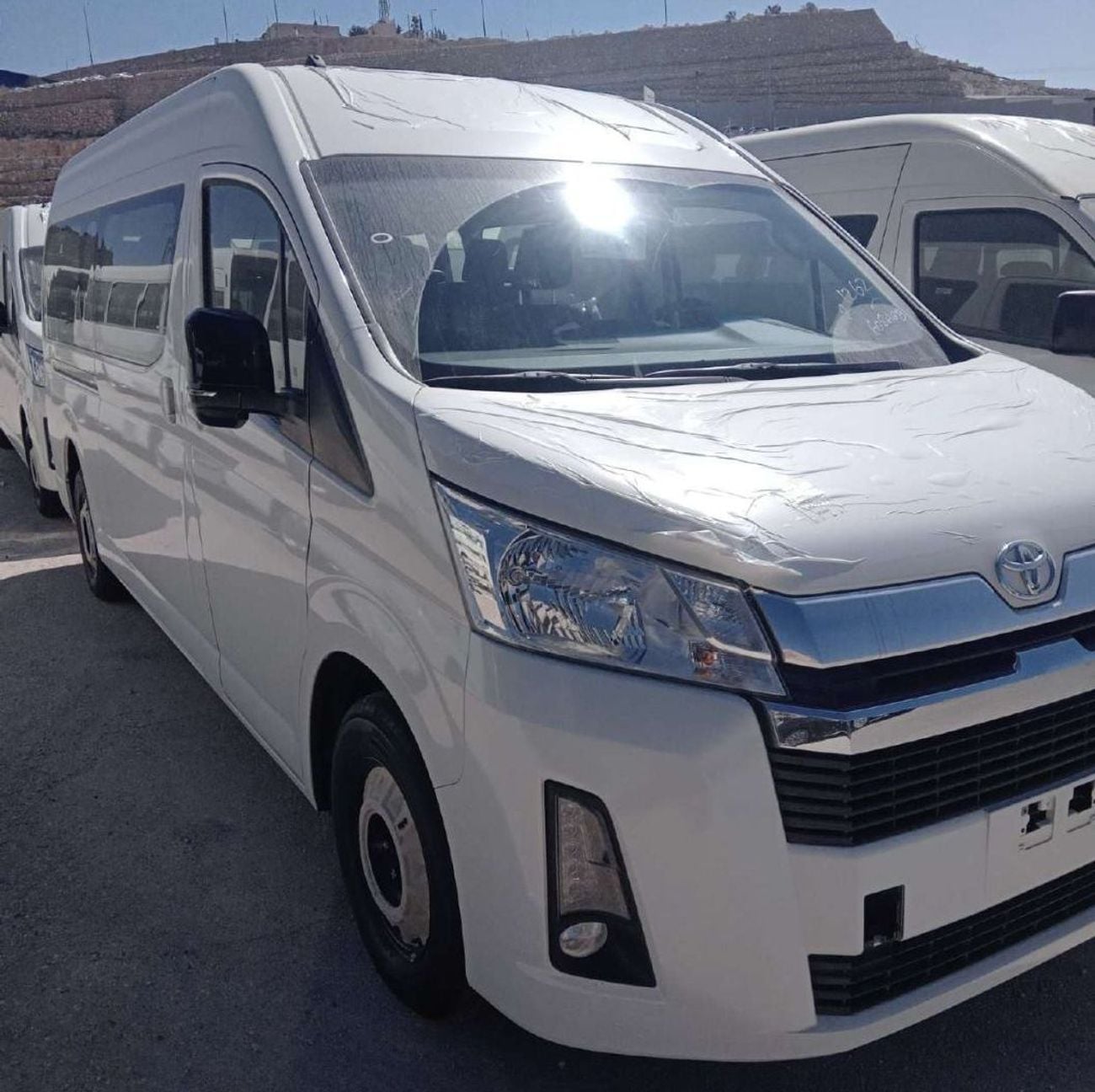 تويوتا هاياس GL 2.8L . Diesel . Automatic . Rear Wheel Drive . High Roof
