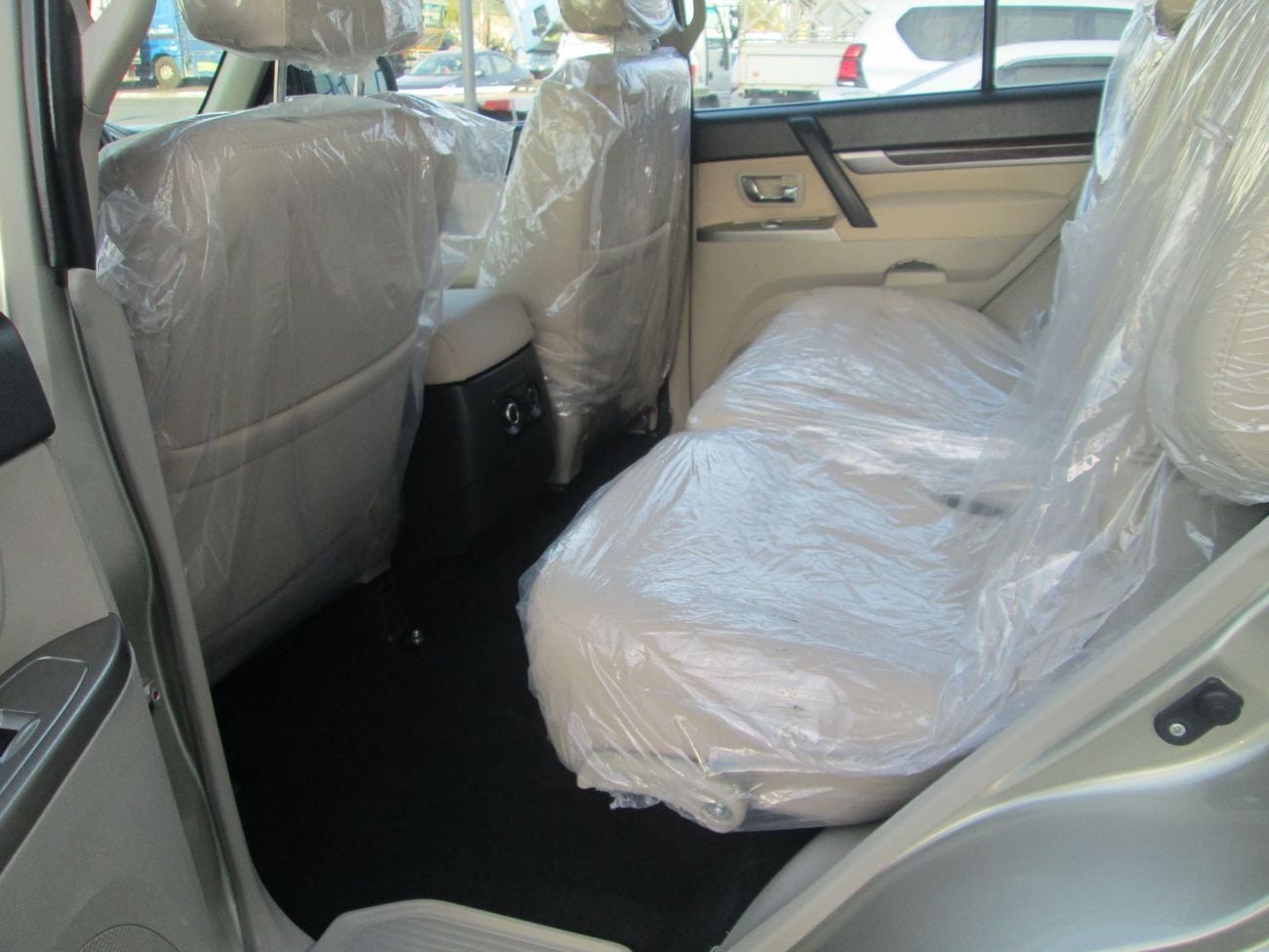ميتسوبيشي باجيرو GLS M/L DIAMOND GLS Mid 3.5L (189 HP) (7 Seater)