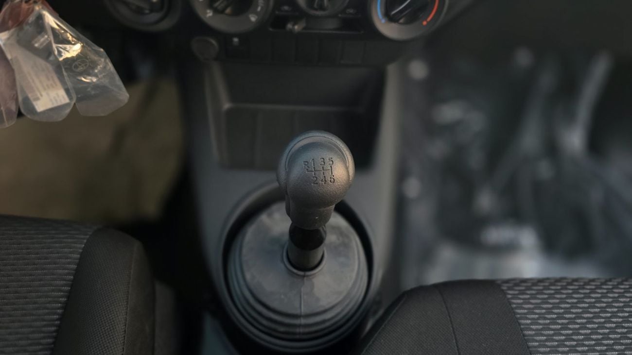 تويوتا هيلوكس TOYOTA HILUX SINGLE CABIN 2.4 DIESEL MANUAL 4X4