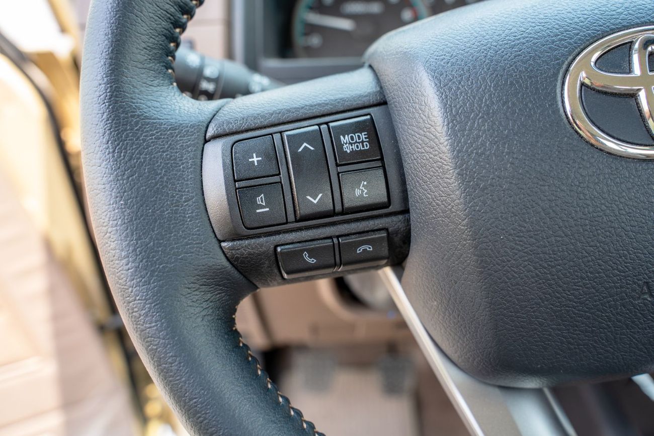 تويوتا لاند كروزر بيك آب Std 4.0L Single Cab Utility 4WD