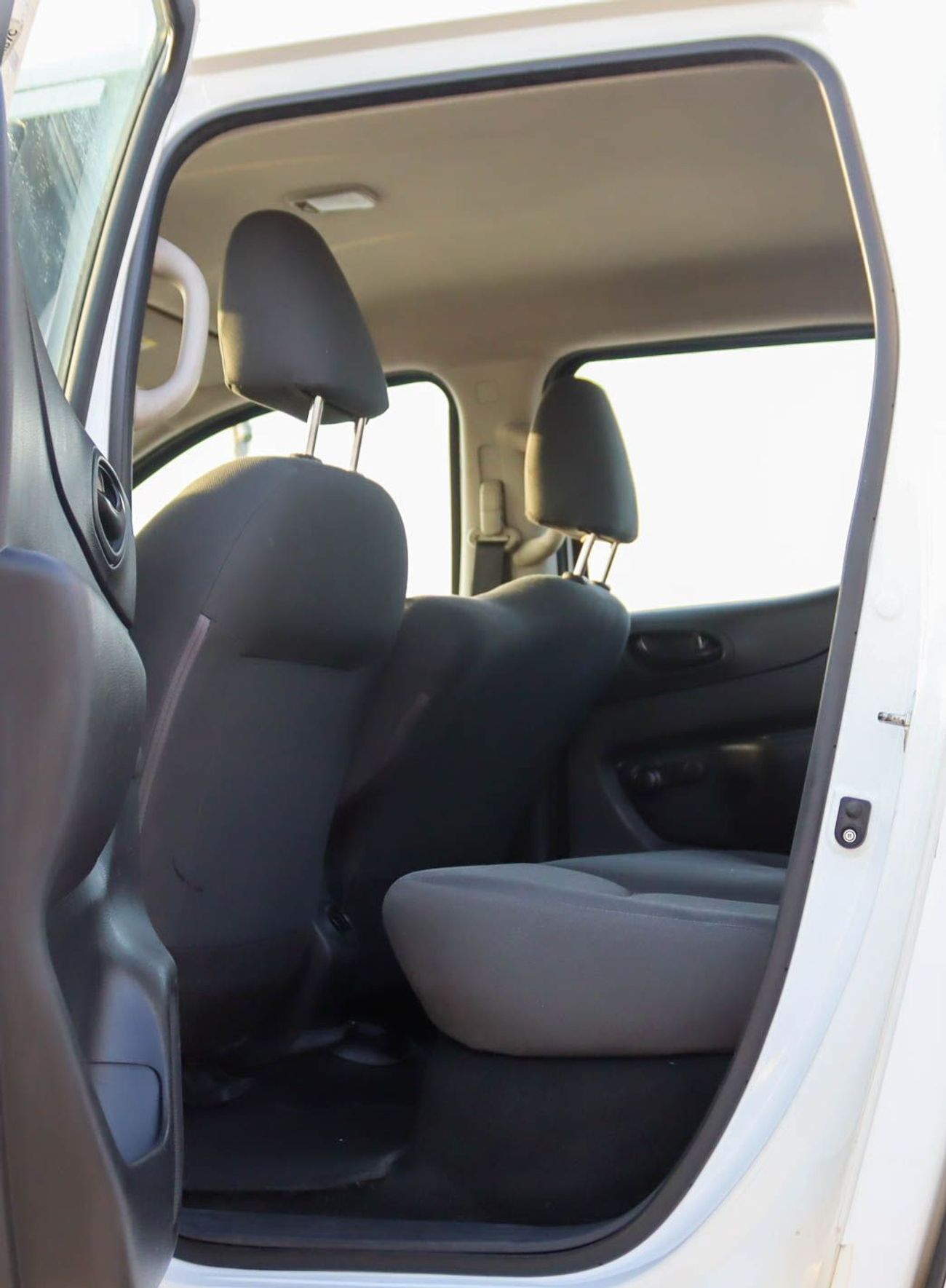 Nissan Navara Std 2.5L RWD M/T Nissan Navara 2022 2.5L RWD Manual GCC Accident-Free, In Excellent Condition, 769 P