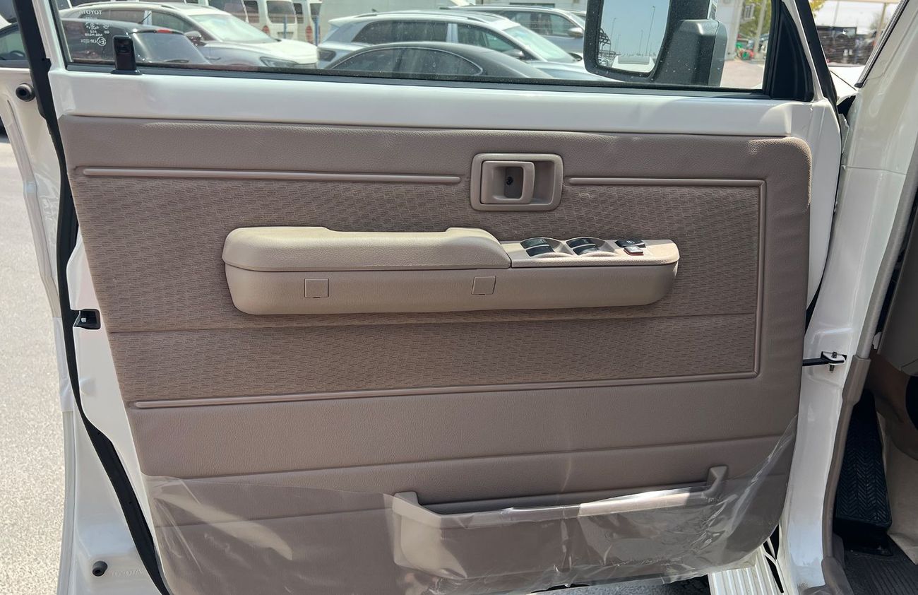 Toyota Land Cruiser LX 4WD GCC Specification