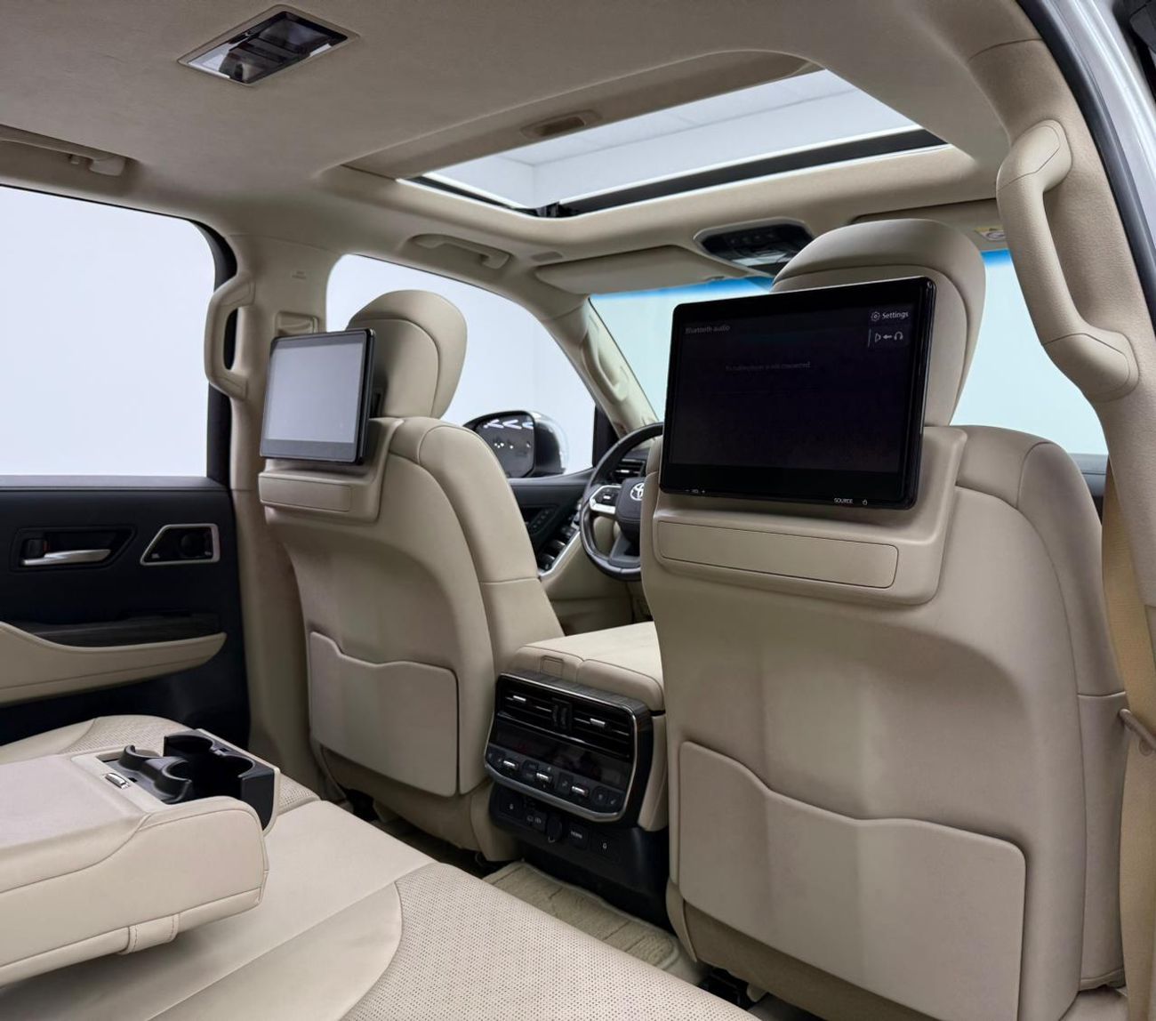 تويوتا لاند كروزر 2024 Toyota Land Cruiser VXR, Feb/2027 Toyota Warranty, Feb/2028 Toyota Service Contract, FSH, GCC