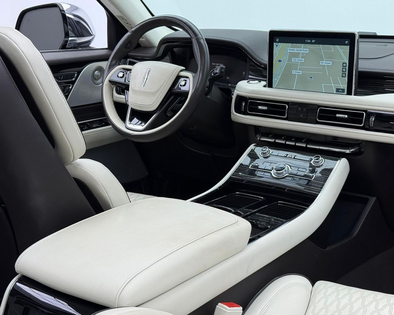 لينكولن أفياتور Presidential 3.0L 2022 Lincoln Aviator Presidential, Warranty, Excellent Condition, 7 Seater, GCC