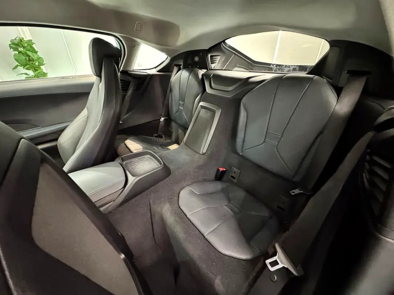 بي أم دبليو i8 STD LUXURY || GCC I| TOP RANGE I| FUTURISTIC DESIGN || CONDITION || LOW MILEAGE