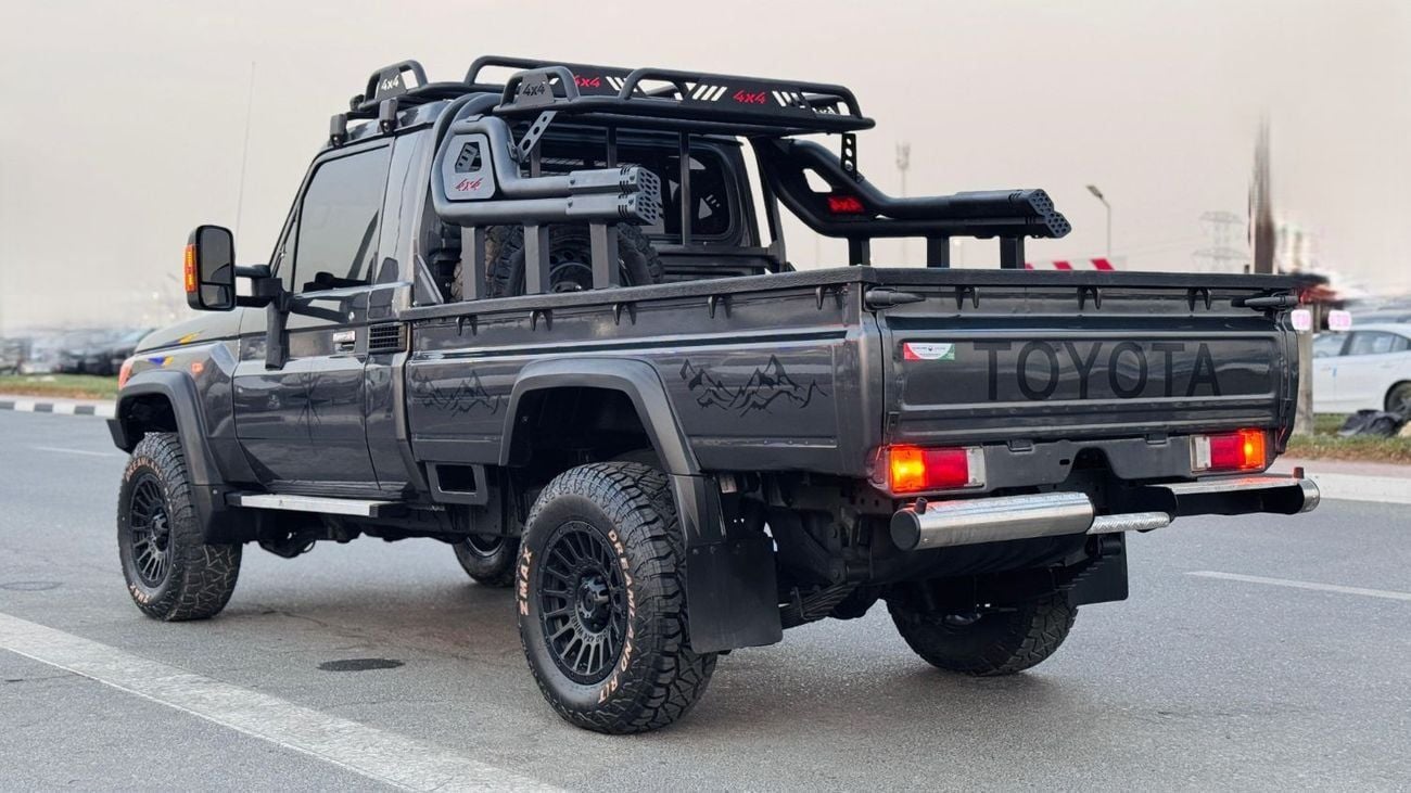 تويوتا لاند كروزر بيك آب -