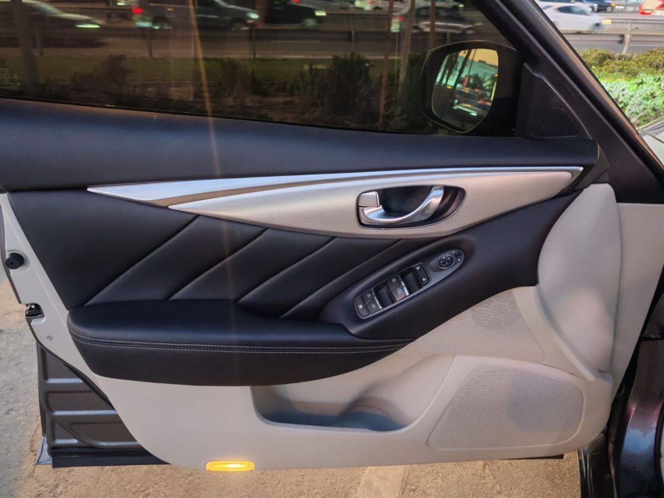 Infiniti Q50 Premium 3.0L (300 HP)