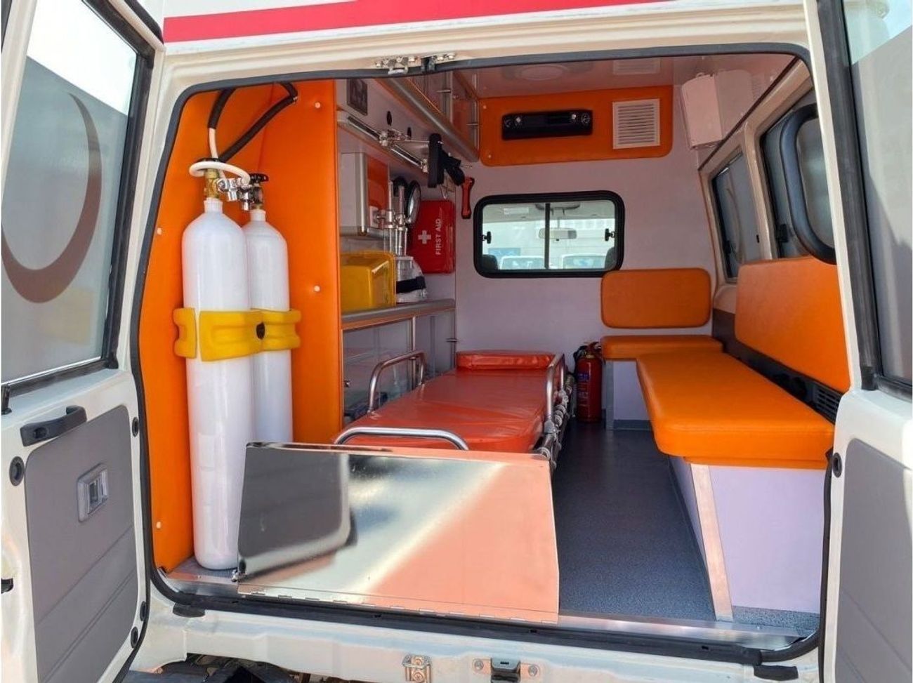 Toyota Land Cruiser 70 TOYOTA LAND CRUISER LC78  AMBULANCE 4.2L DIESEL 6 CYLINDER M/T