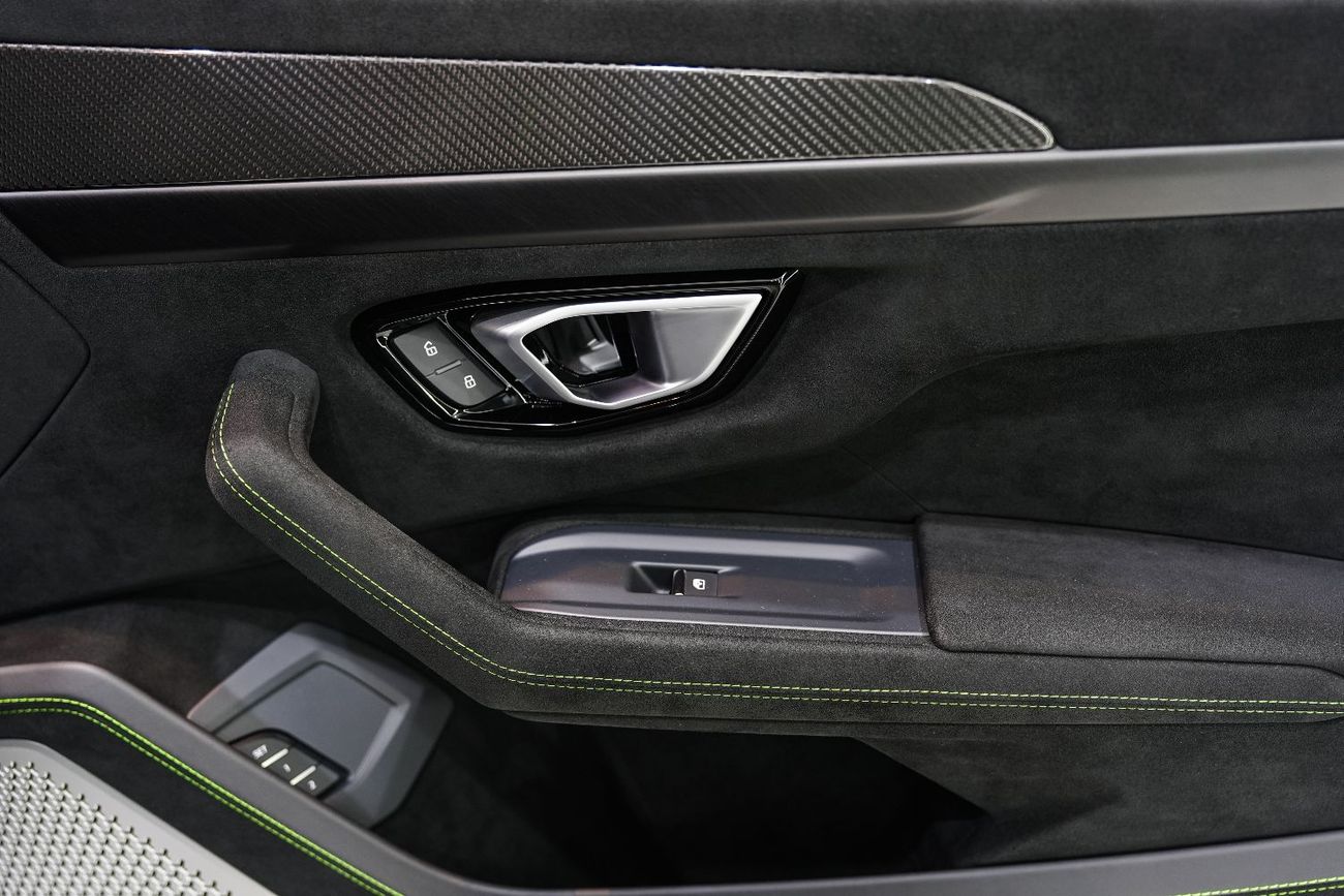 لامبورغيني اوروس 4.0T V8 Performante 2023 Urus Performante, Carbon Fiber Ext/Int, Akrapovic Exhaust, Dealer Warranty 