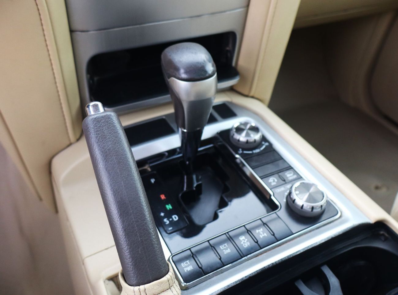 Toyota Land Cruiser VXR 5.7L 4WD