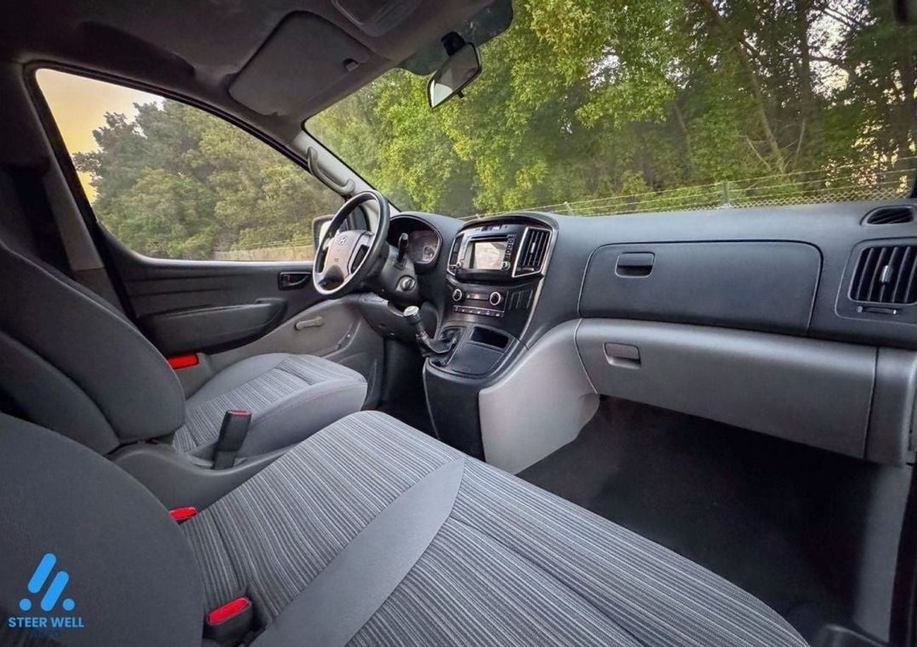 Hyundai H-1 Cargo Van 2.5L RWD MT Diesel / Well Maintained / GCC / Book now!