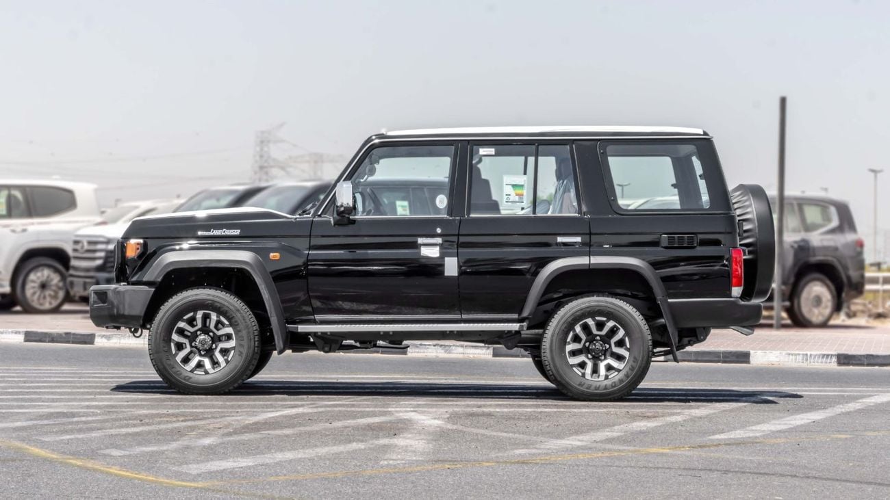 تويوتا لاند كروزر 70 2026 Toyota Land Cruiser LC76 2.8L AT Diesel (Black-Brown)