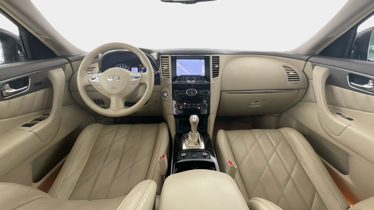 Infiniti QX70 Luxury / Luxe Sensory | upto AED 20,000 Ramadan Discount | Guaranteed Warranty | 0 Down Payment