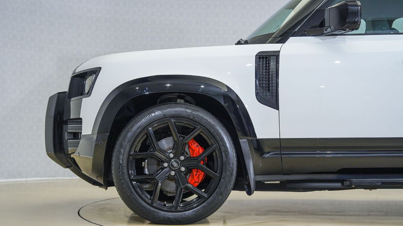 لاند روفر ديفندر P400 110 X-Dynamic SE 3.0L (5 Seater) 'Widetrack'| AED 5,427 PM | Warranty November 2028 | GCC