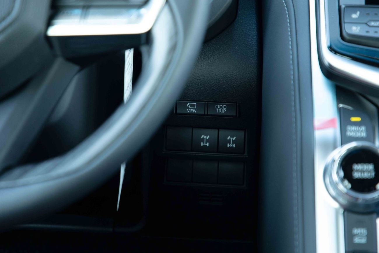 تويوتا لاند كروزر 2023 تويوتا لاند كروزر 3.5 لتر GR-Sport بدون ACC (OE-R) - أسود من الداخل أسود وأحمر