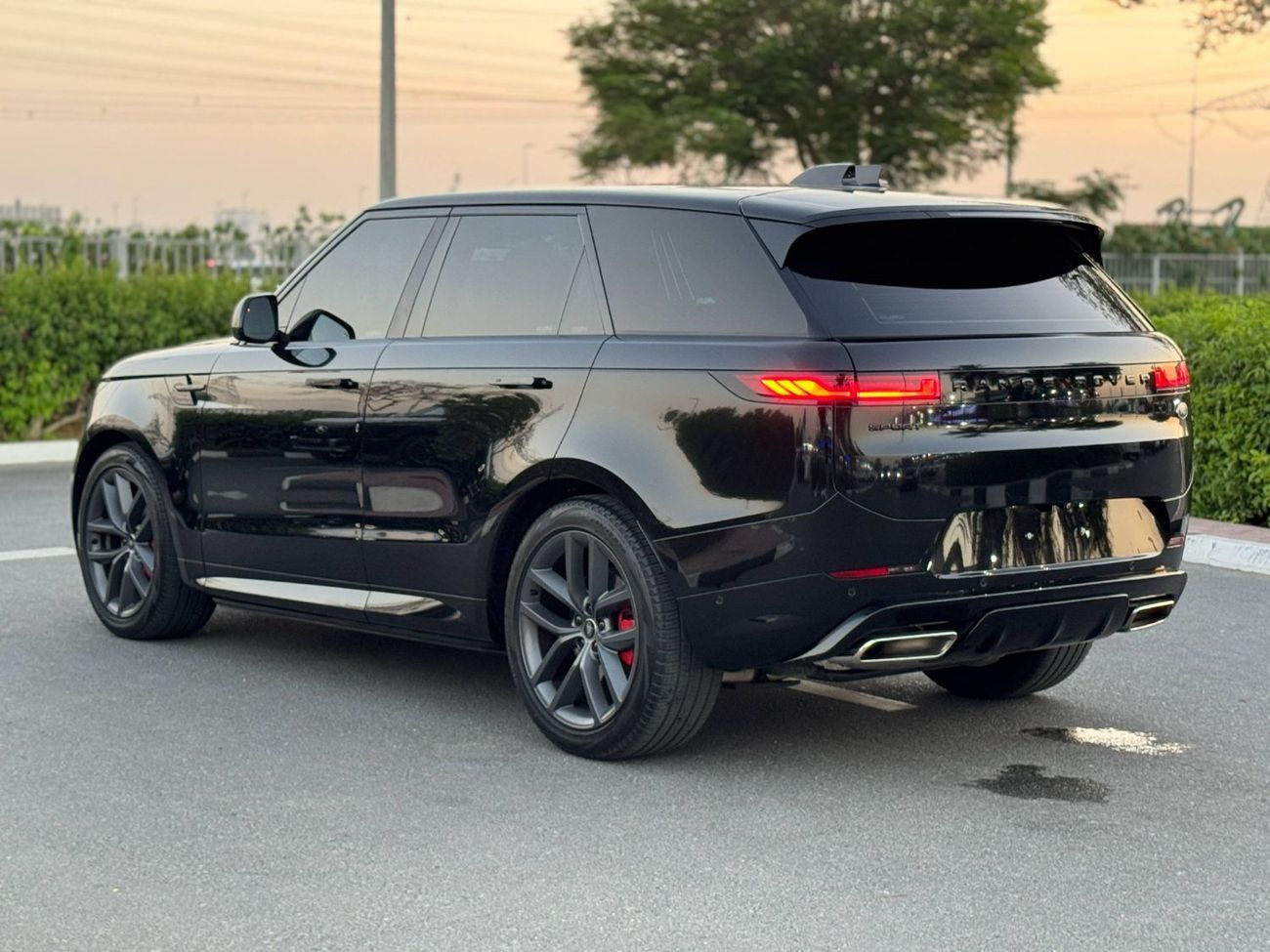 Land Rover Range Rover Sport Dynamic HSE P400 3.0L GCC SPEC UNDER WARRANTY AND SERVICE CONTRACT