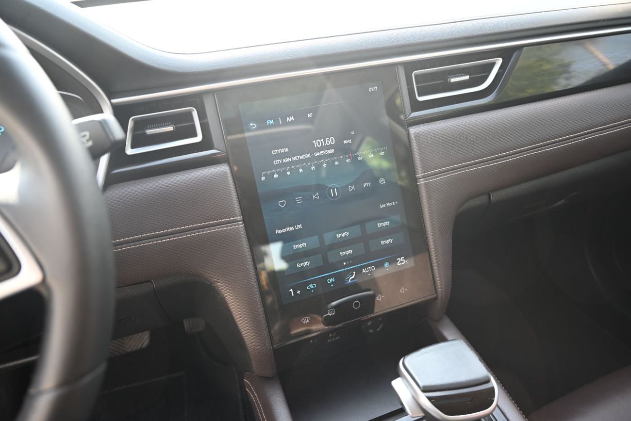 جاك J7 RAMADAN OFFER - 0% DP - JAC J7 LUXURY 2023 - LOW MILEAGE - FIRST OWNER - MINT CONDITION