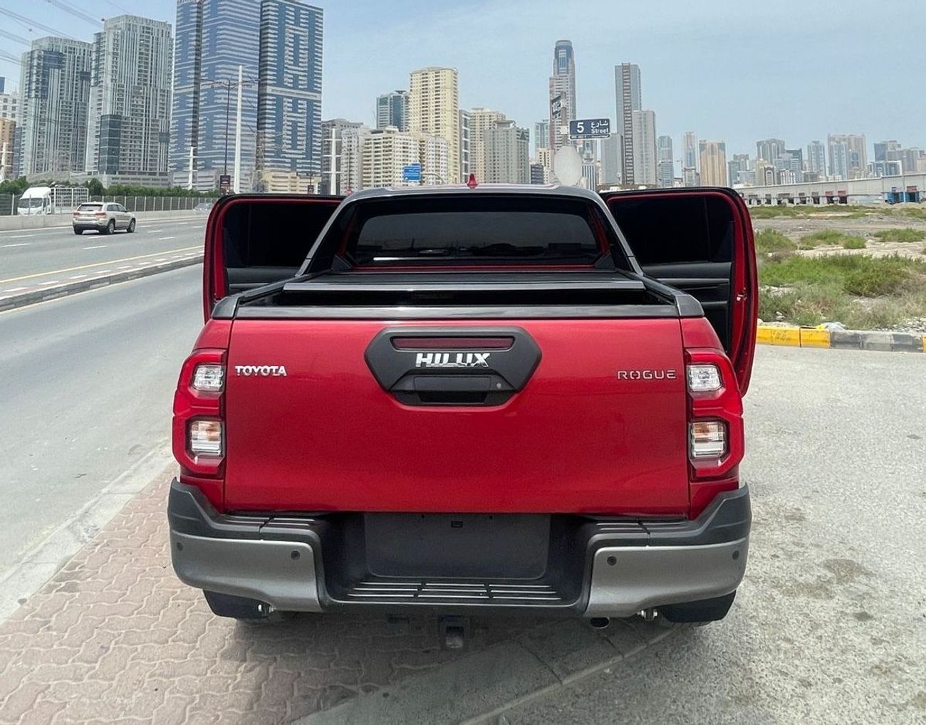 Toyota Hilux diesel engine ,2.8 liter ,Automatic gear ,year model 2024 ,right hand drive ,only for export availab