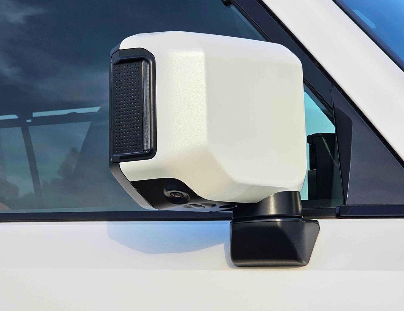 Lexus GX550 LUXURY/3.5L V6 4WD PETROL/FULL OPTION/ 14" TOUCHSCREEN DISPLAY, PANORAMIC ROOF, FRONT & REAR CAMERAS