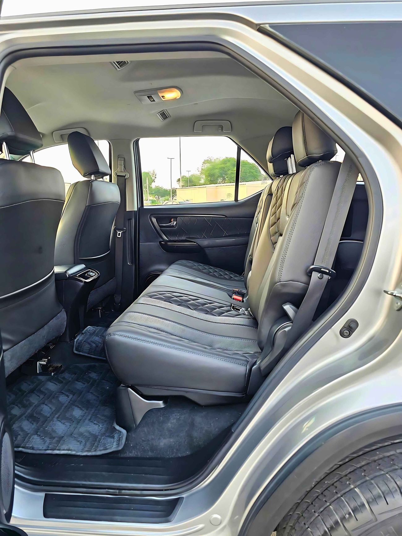 تويوتا فورتونر EXR V4/ 4WD/ LEATHER SEATS/ DVD CAMERA/ LOW MILEAGE/ 1168 MONTHLY/ LOT# 90033