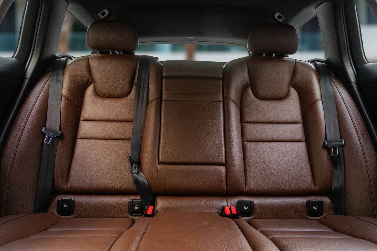 Volvo V60 V60 | 1,371 P.M | 0% Downpayment | VOLVO SERVICE HISTORY | UNDER WARRANTY!