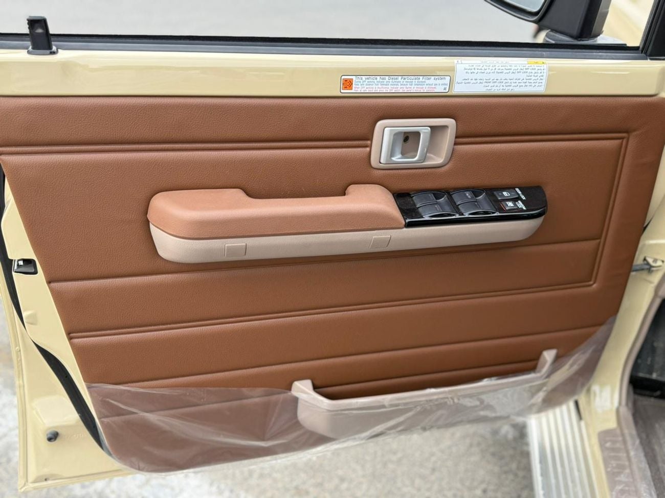 Toyota Land Cruiser 70 LX 2.8L FULL SAUDI WITH COOLING BOX AND COMPRESSOR