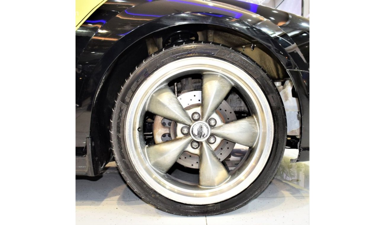 فورد موستانج ONLY 129000 KM! FORD MUSTANG GT 2005 Model in Black with Yellow Stripes Color! GCC Specs