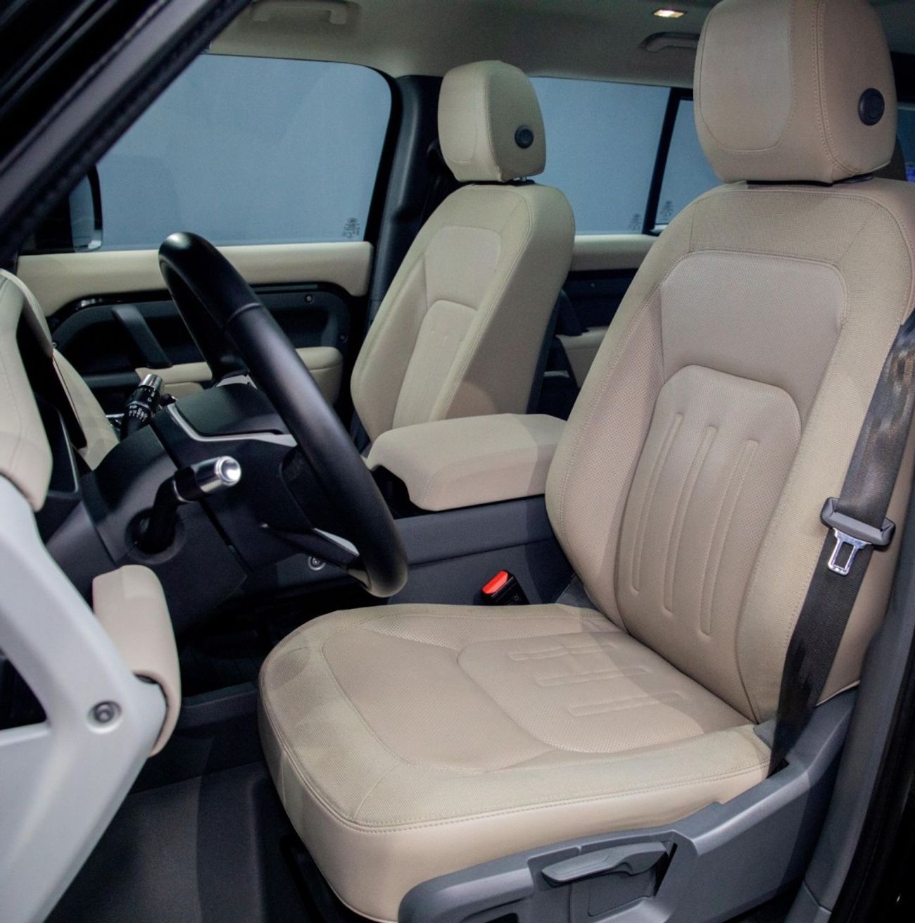 Land Rover Defender P300 110 2.0L (5 Seater) 4,695x60 • 0% DP • 2021 Land Rover Defender 110 P300 • Land Rover Warranty