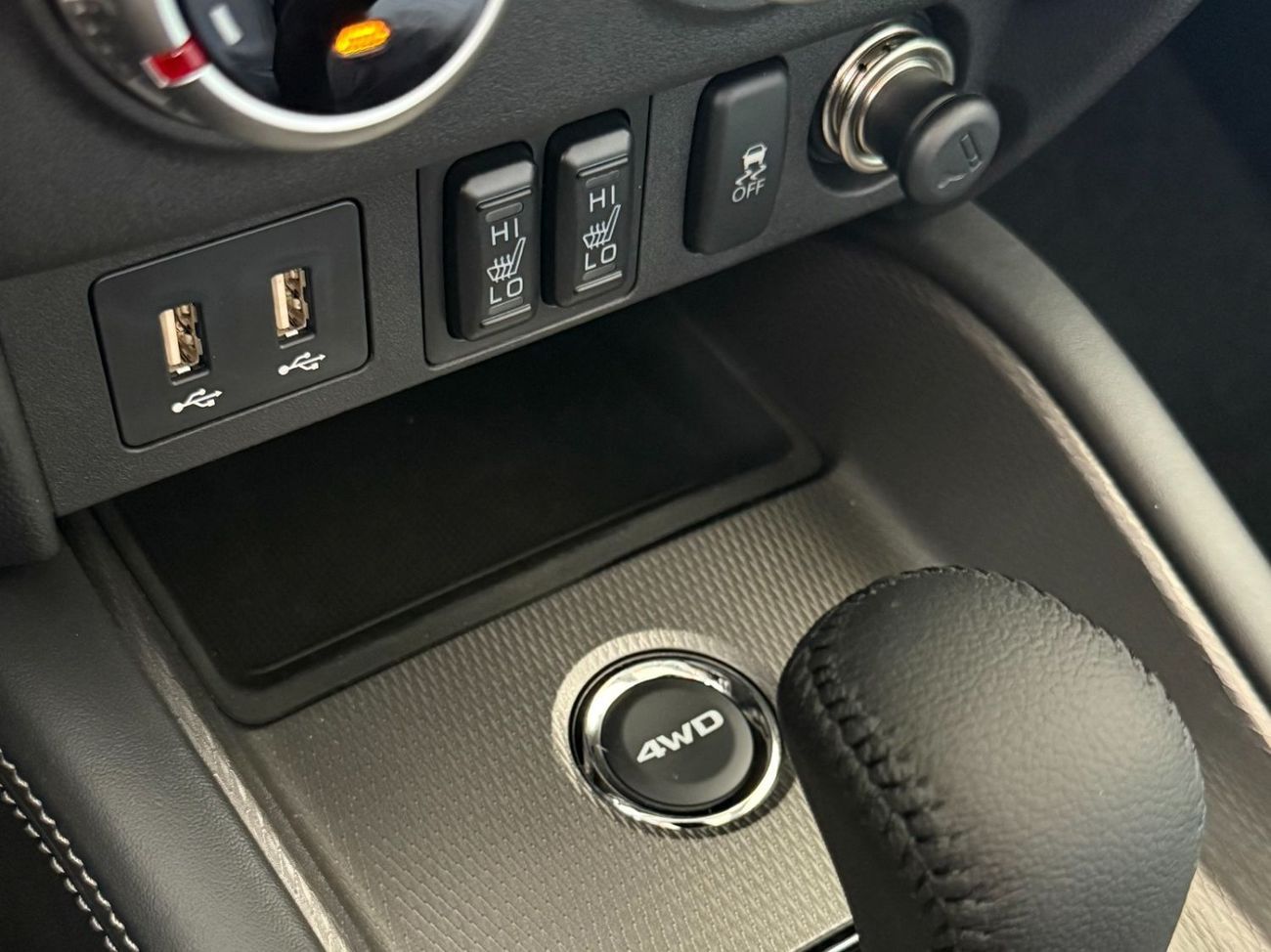 Mitsubishi ASX 2.0 LUXURY 4WD PANORAMA **EXPORT ONLY**التصدير فقط خارج الخليج***