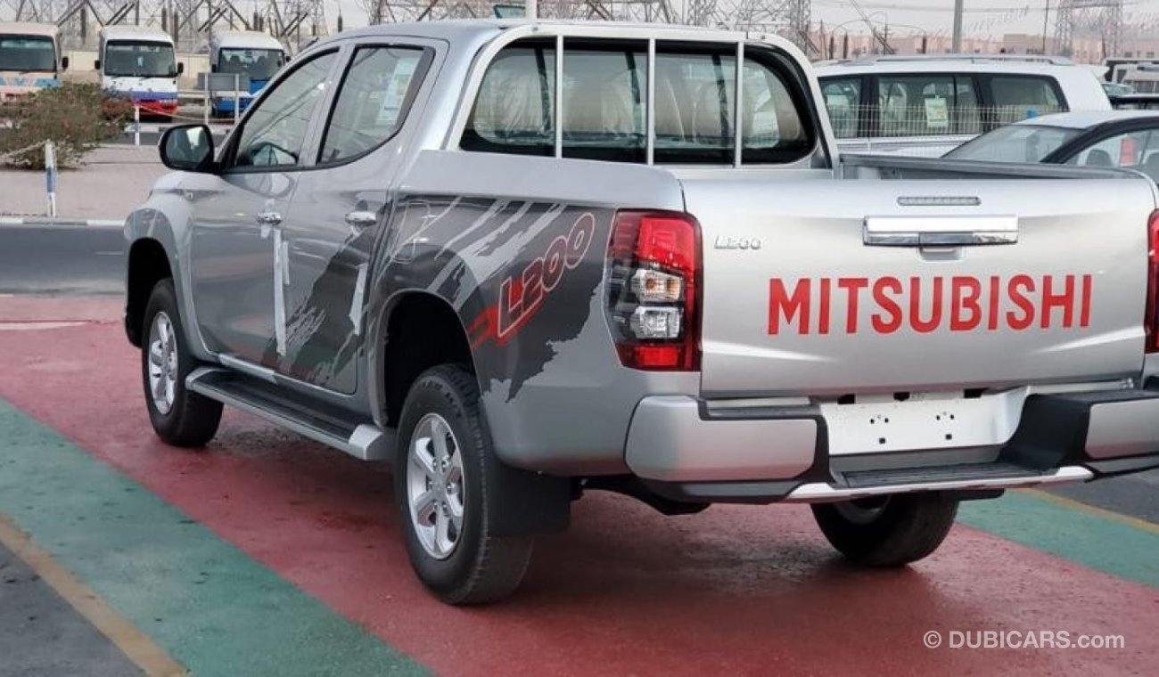 Mitsubishi L200 Mitsubishi L200 Pick Up D/Cab M/T 2.4L Diesel with Chrome Package