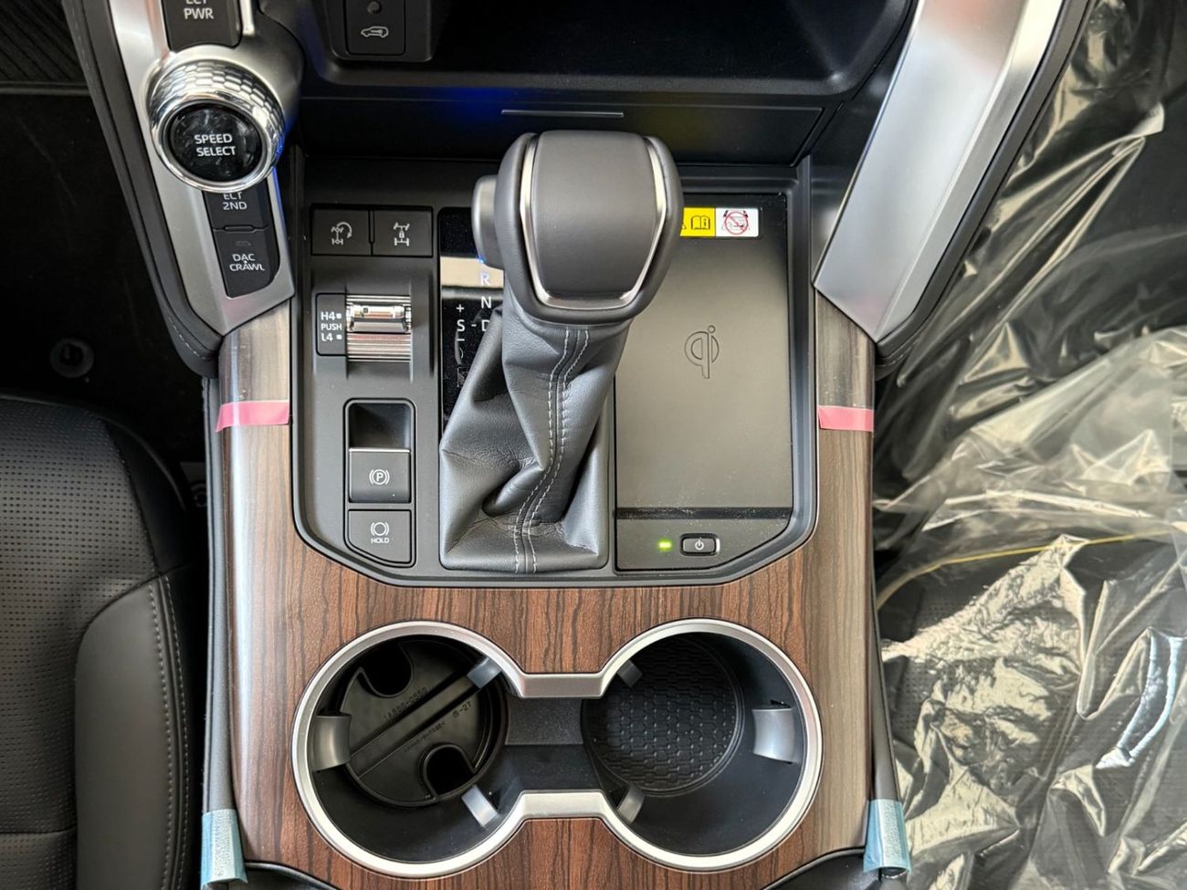 Toyota Land Cruiser VX 4.0 V6 FULL OPTION **EXPORT ONLY**التصدير فقط خارج الخليج***