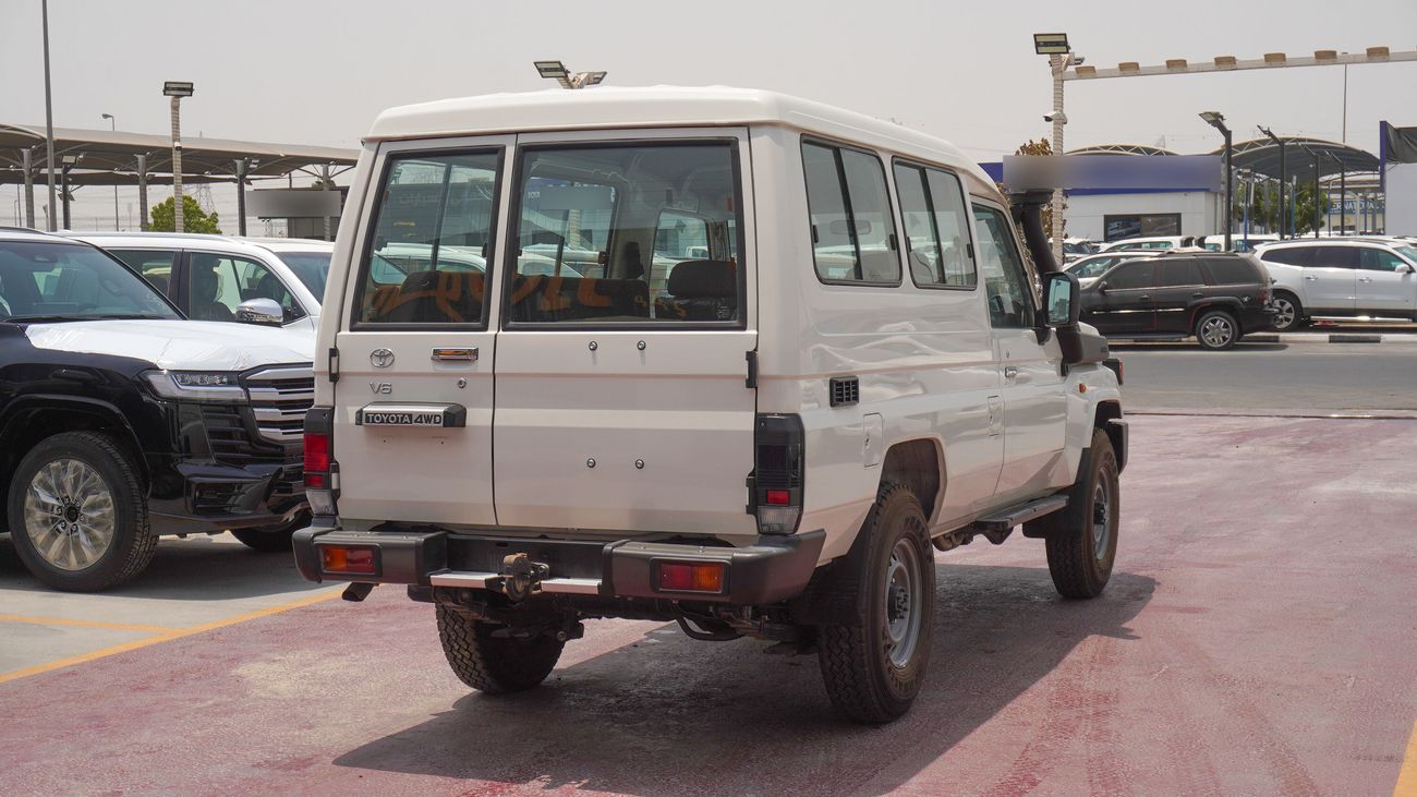 Toyota Land Cruiser 70 4.0L V6 M/T