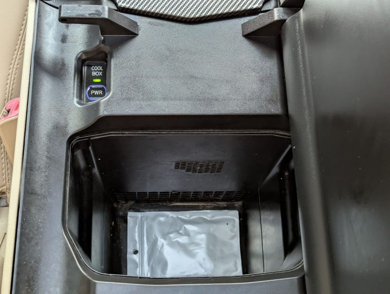 Toyota Land Cruiser Toyota LC200 white LHD