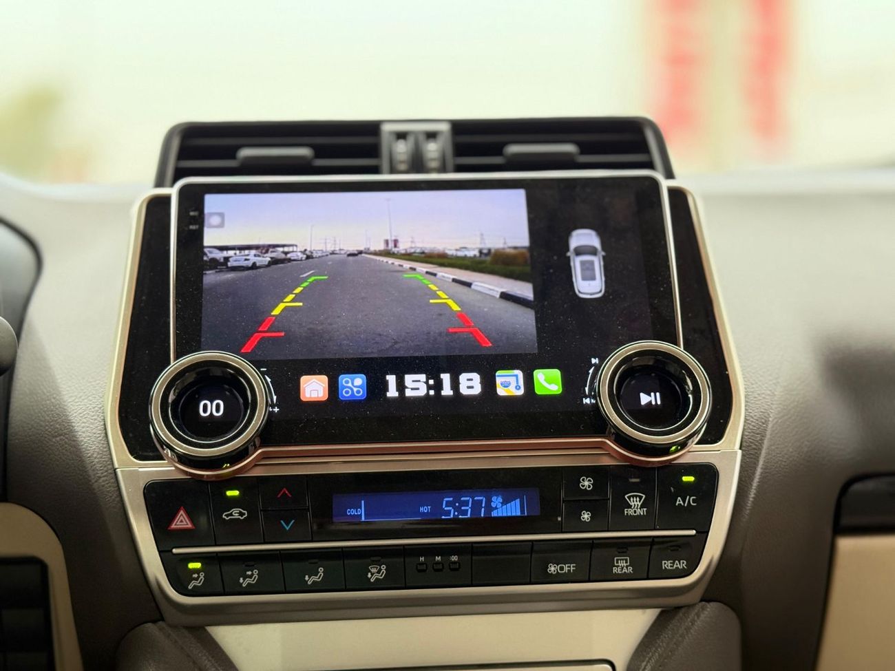 Toyota Prado Toyota Prado 2019 white 4x4 Gcc specs 6cylinders 4.0L Petro engine