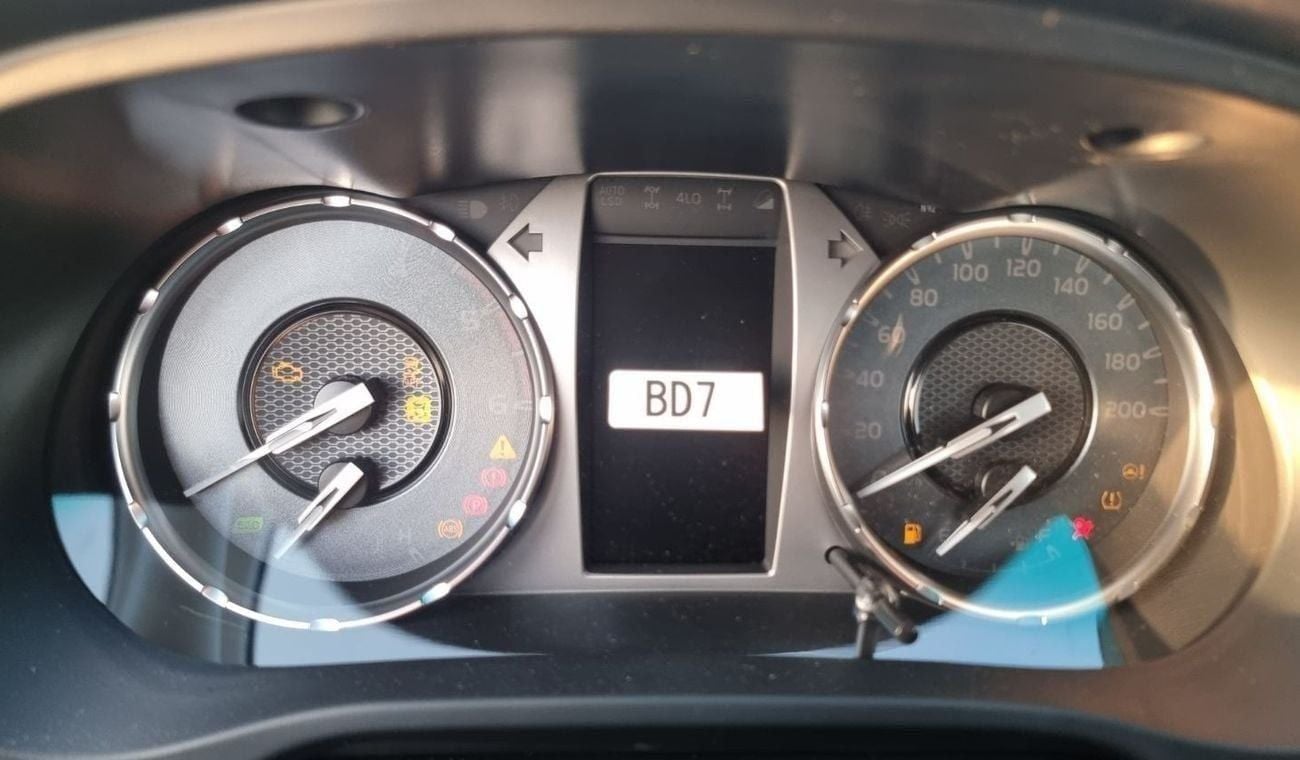 تويوتا هيلوكس SGLX TOYOTA HILUX 2.4 DSL 4x4 DOUBLE CABIN AUTOMATIC PUSH START WIDE BODY