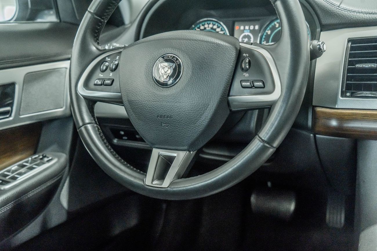 Jaguar XF 2015 Jaguar XF 3.0L V6 / Full Jaguar Service History