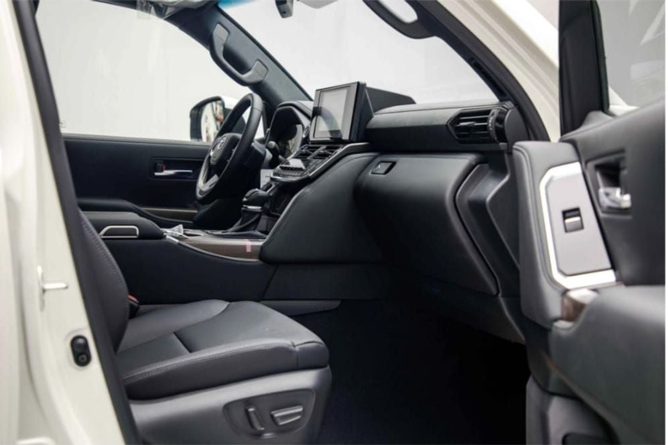 تويوتا لاند كروزر Toyota Land Cruiser GXR is a 7-seater, 4WD SUV with a 4.0L