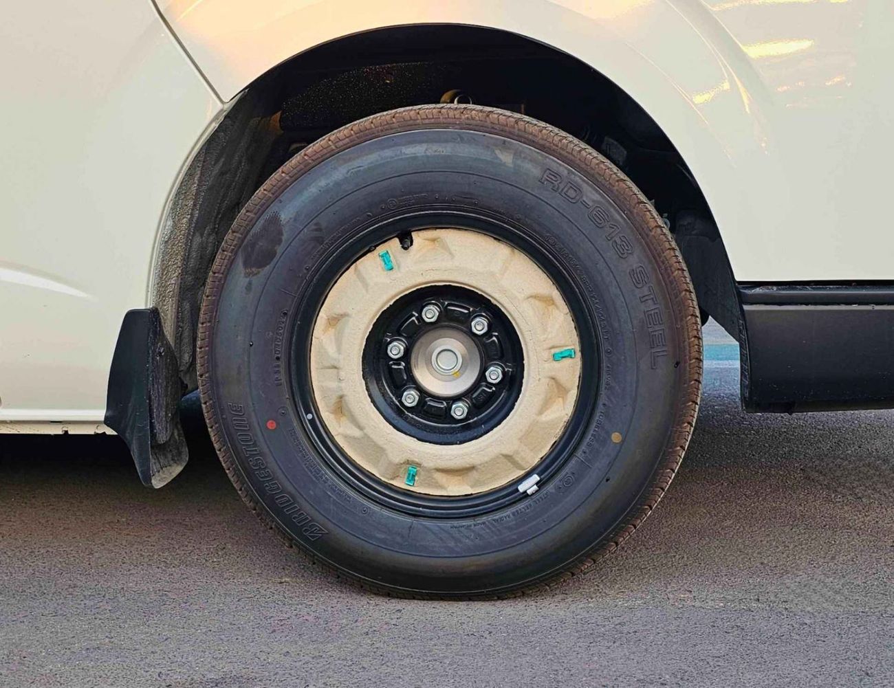 تويوتا هاياس HIGHROOF DX / OLD SHAPE /13 STR / 2.5L V4 DIESEL M/T / BLACK BUMPER (FOR AFRICA) (CODE # H25MHF)