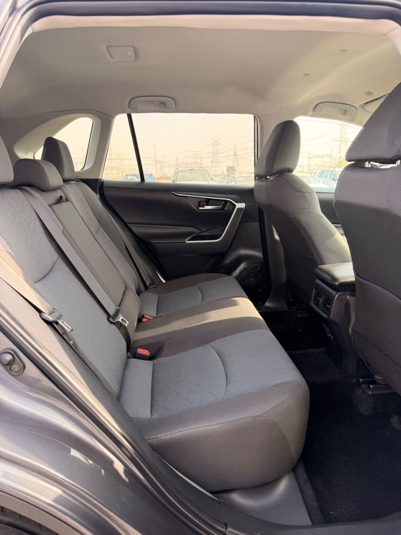 تويوتا راف ٤ Full option 2.5L  XLE 2025