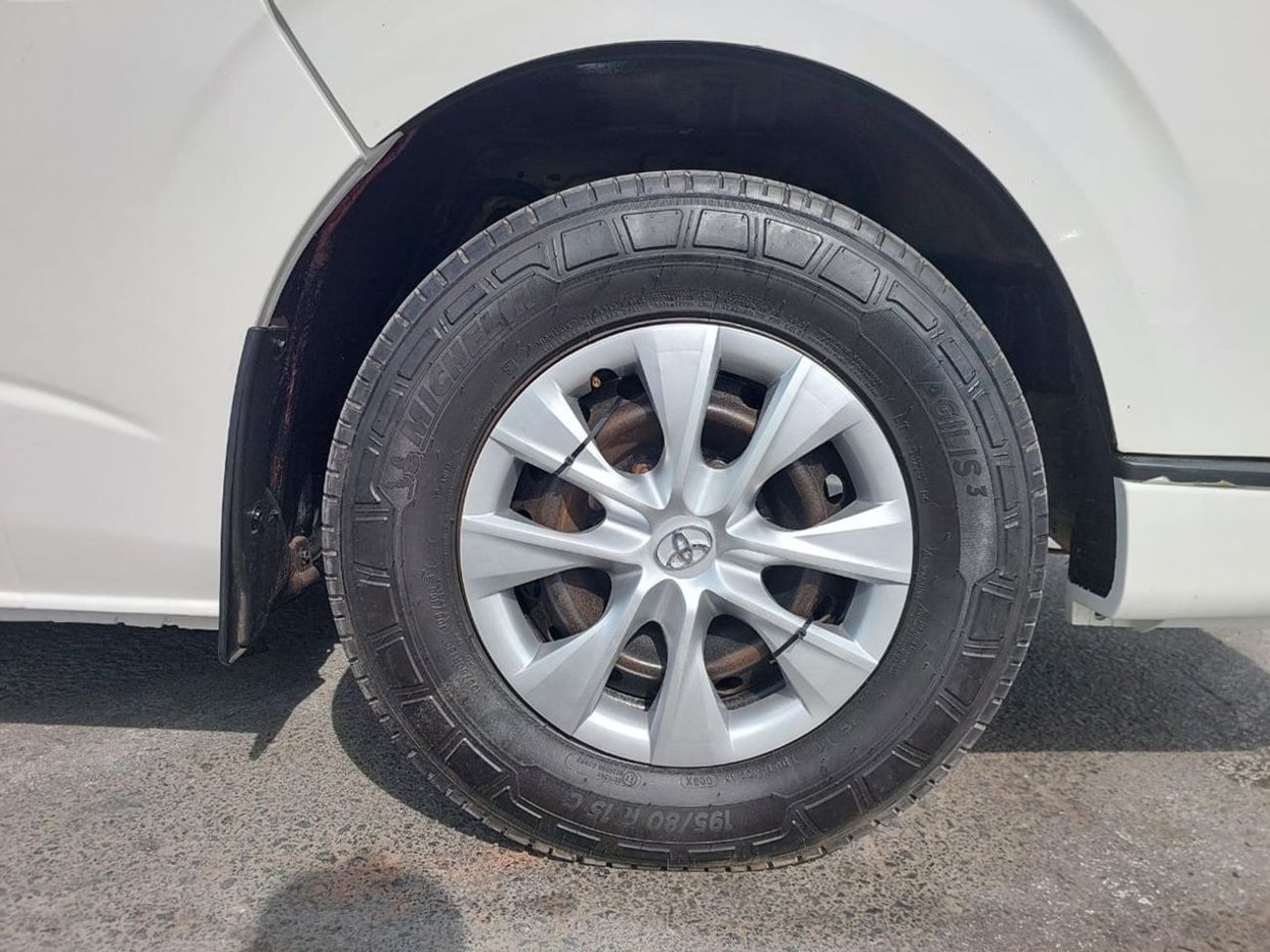 تويوتا هاياس TOYOTA HIACE COMMUTER VAN RHD 2015 MODEL 3.0 L DIESEL AUTOMATIC(PM23061)