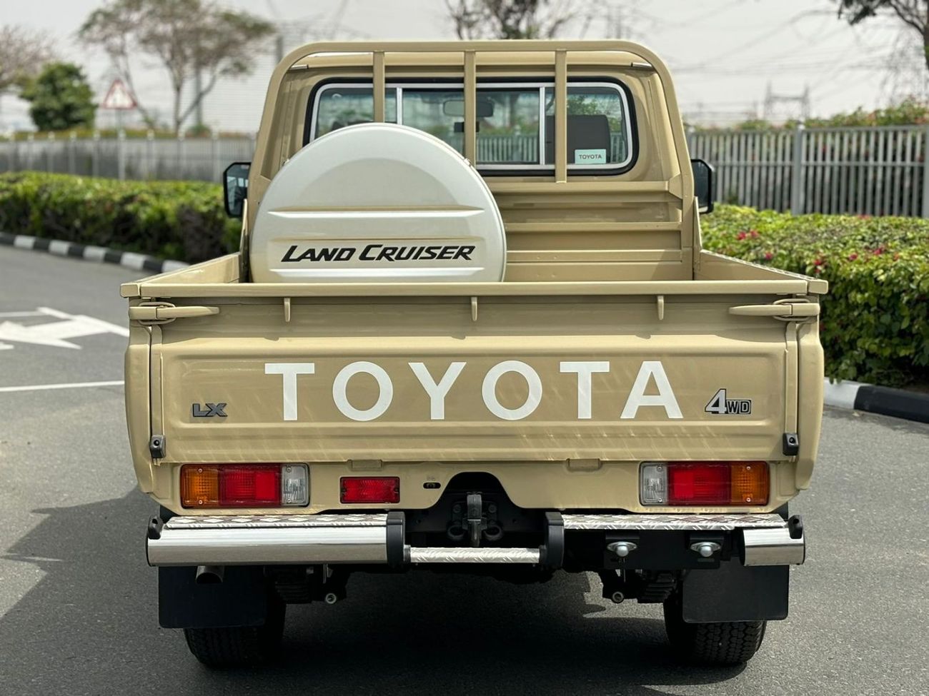 Toyota Land Cruiser Pick Up ECTALM001 – 2025 TLC79 Single Cab Pick Up - 2.8L Diesel Auto – Beige – Full Options